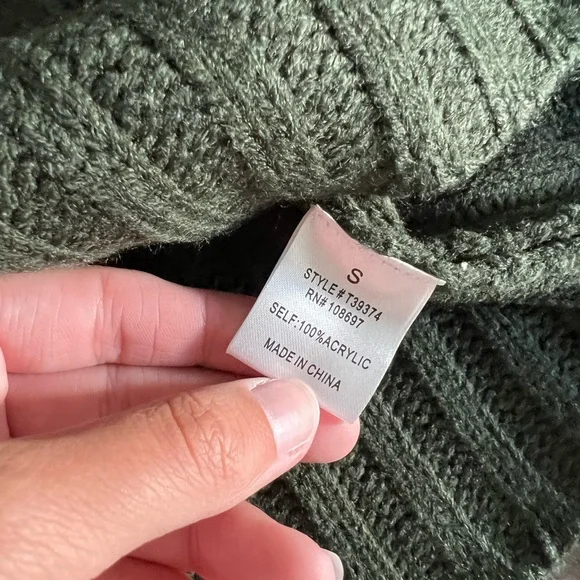 Sweet Rain Green Turtleneck Sweater - Picture 4 of 5